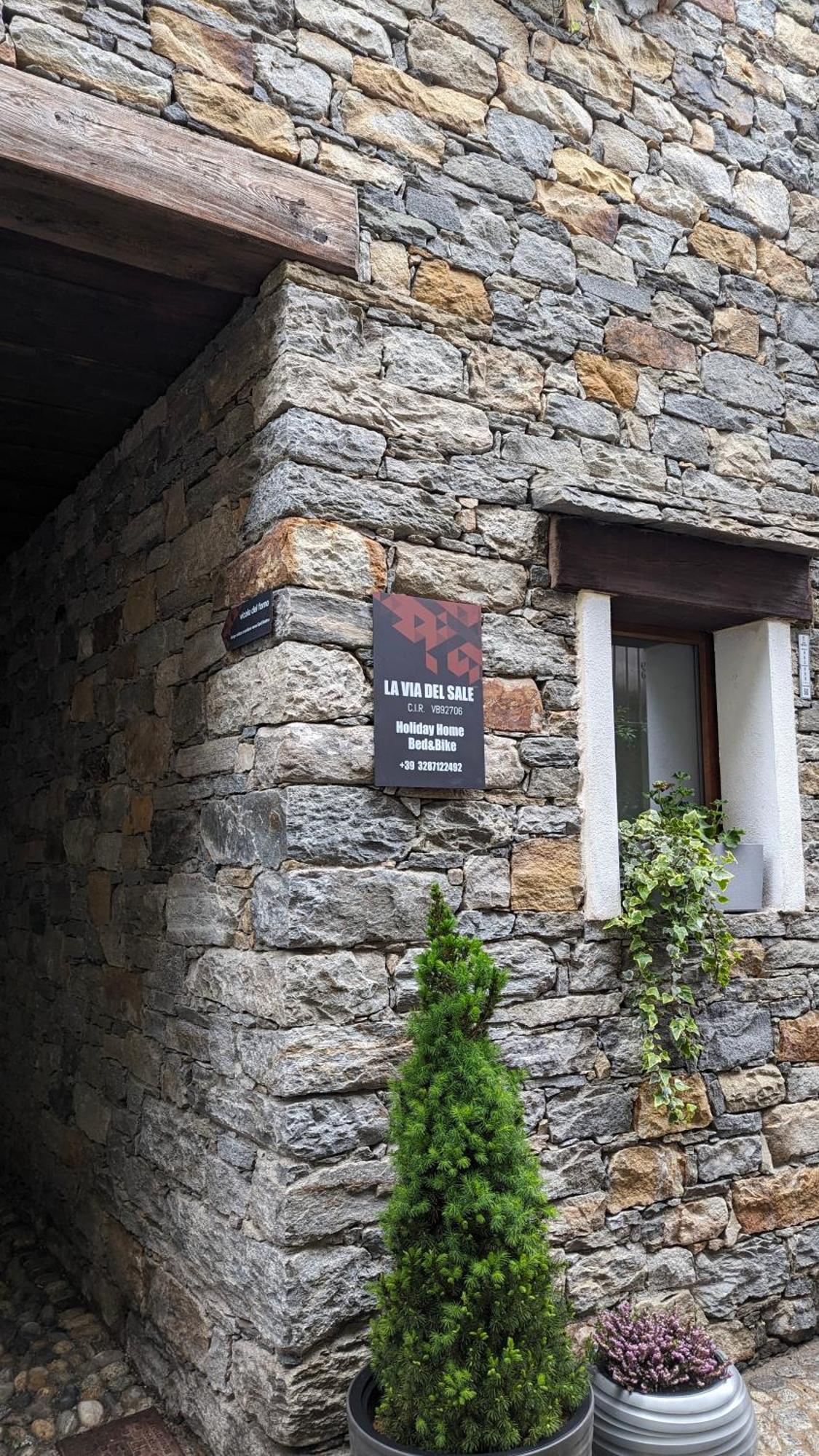 La Via Del Sale Accommodations Holidays Domodossola Exteriör bild